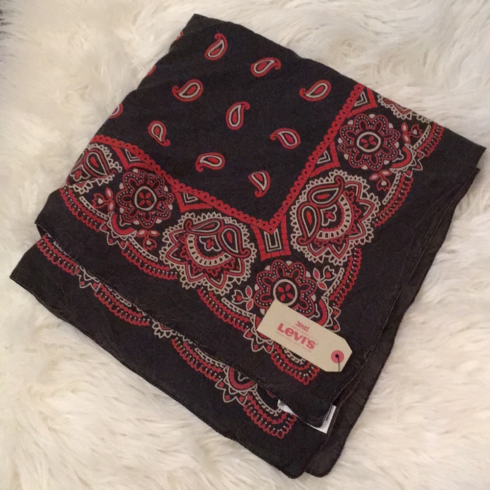 Levi’s bandana!